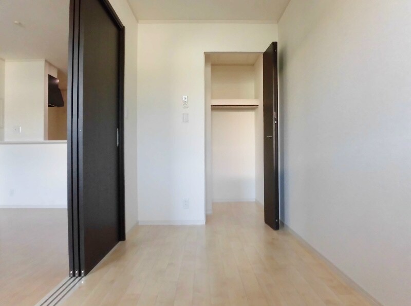 物件内観写真6　(明るいベッドルームです！)