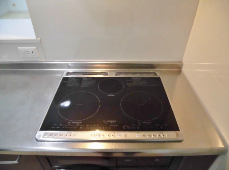 物件内観写真16　(IHコンロ付きで家事の安心をサポート♪)