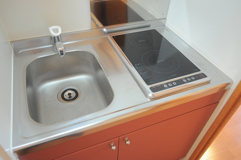 物件内観写真3　(実際のキッチンは設備・仕様が異なる場合がございます)