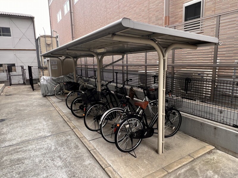 物件内観写真14　(駐輪スペースです。)