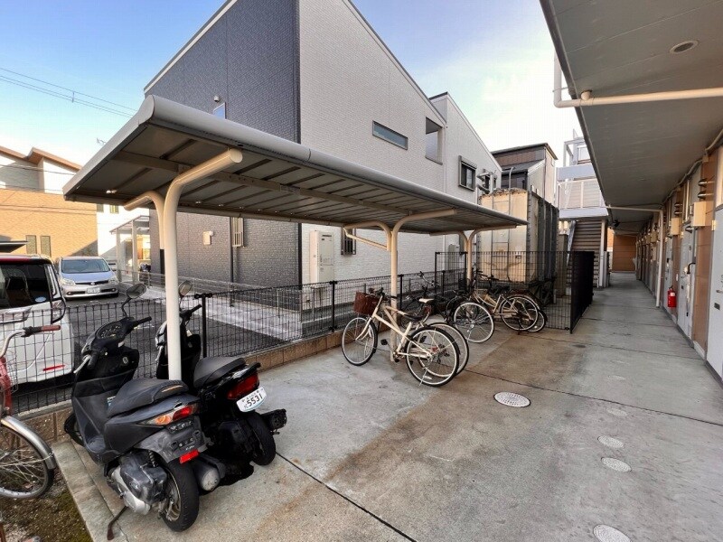 物件内観写真11　(駐輪スペースです。)