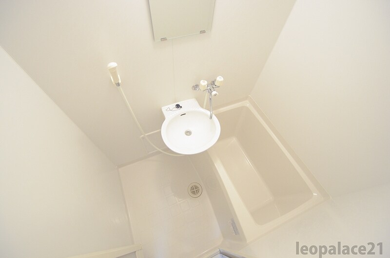 物件内観写真4　(快適なバスルーム)