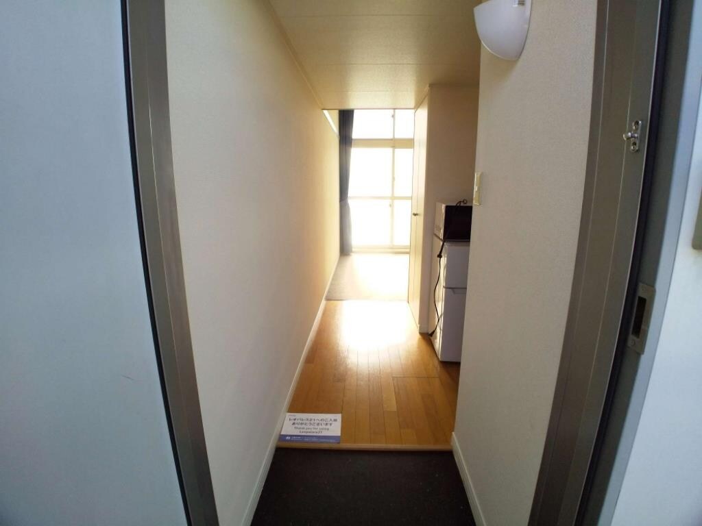 物件内観写真6　(玄関ドアは防犯サムターン設置)