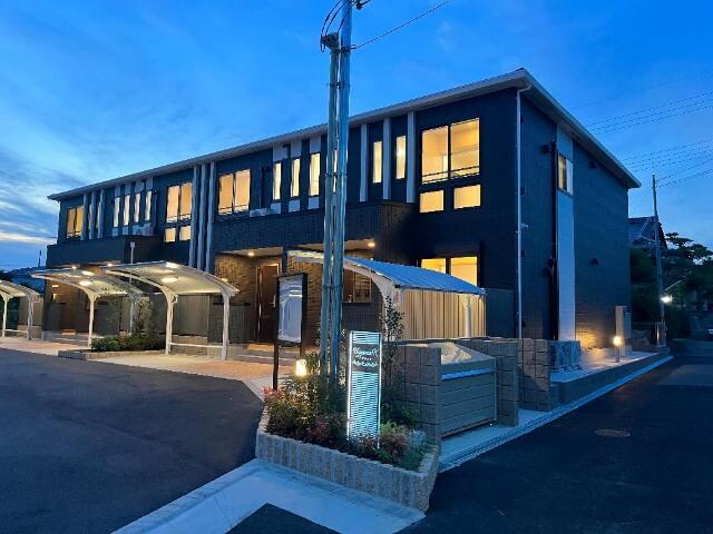 物件外観写真2　(外観写真（夜）)