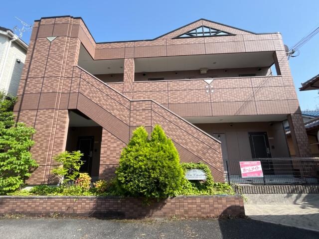 物件外観写真2　(外観写真（昼）)