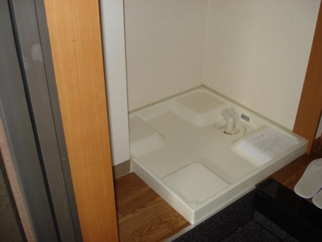 物件内観写真12　(洗濯機置場)