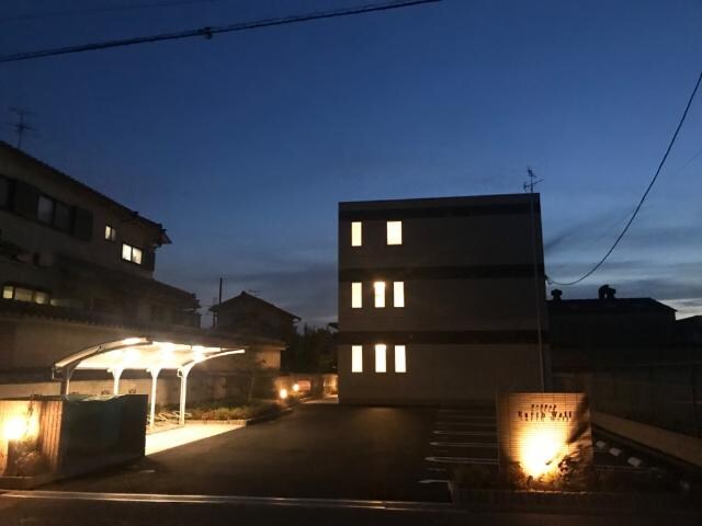 物件外観写真2　(外観写真（夜）)