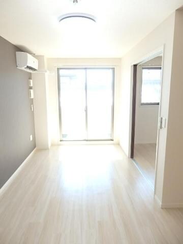 物件内観写真4　(リビング)