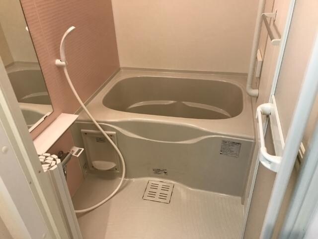 物件内観写真6　(ユニットバス)