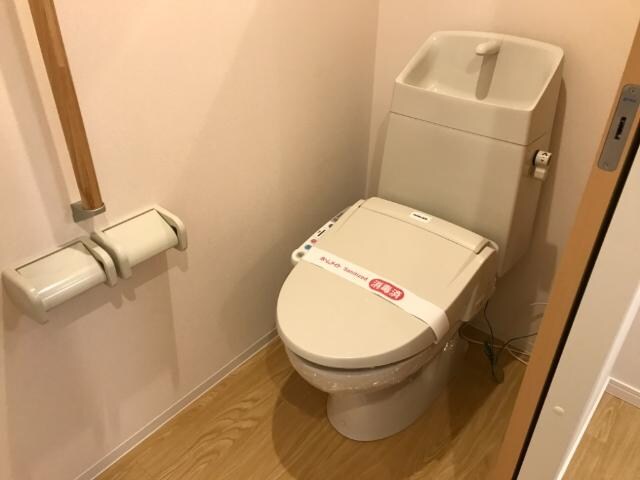 物件内観写真10　(シャワー付トイレ)