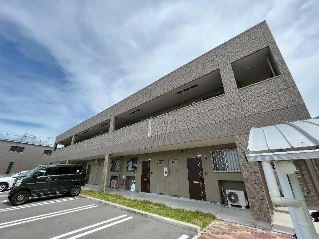 物件外観写真1　(外観写真（昼）)