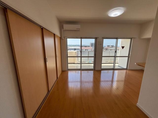 物件内観写真3　(12帖の広々LDK♪)