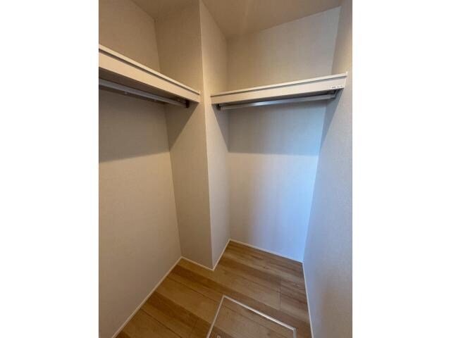 物件内観写真12　(WICでがっつり収納も◎)