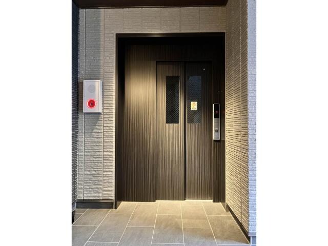 物件外観写真5　(エレベーター1基有り！)