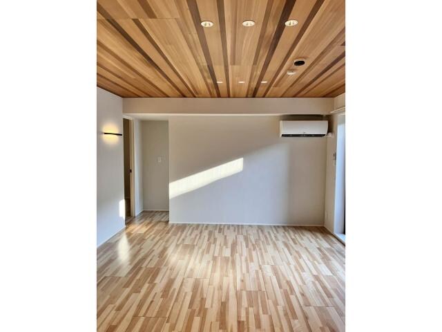 物件内観写真12　(アクセントクロスが目を引きます)