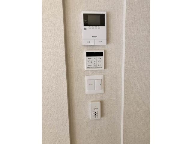 物件内観写真17　(モニタ付ドアホンで安心安全！)