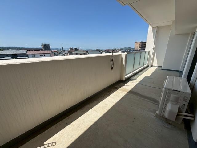 物件内観写真15　(南側のワイドバルコニーです)