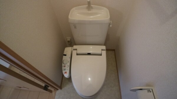 トイレ(この画像の反転タイプです。)