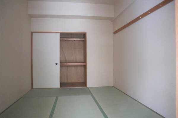 和室(この写真の反転タイプです。)