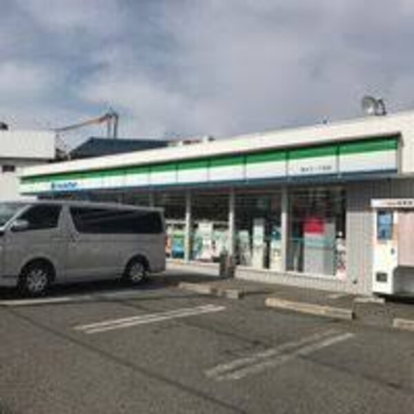 周辺環境(ファミリーマート 南太子二丁目店 755m)