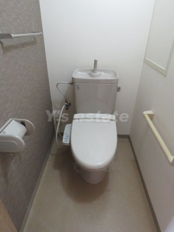 トイレ(この写真の反転タイプになります。)