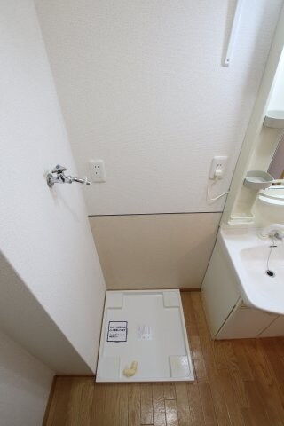 物件内観写真11　(室内洗濯機置場)