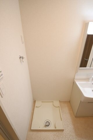 物件内観写真13　(室内洗濯機置場)