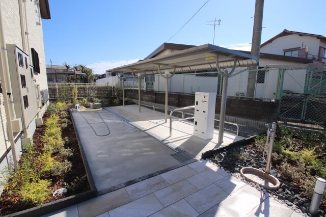 物件内観写真4　(駐輪場)