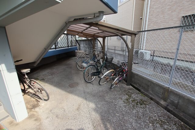 物件内観写真4　(駐輪場)