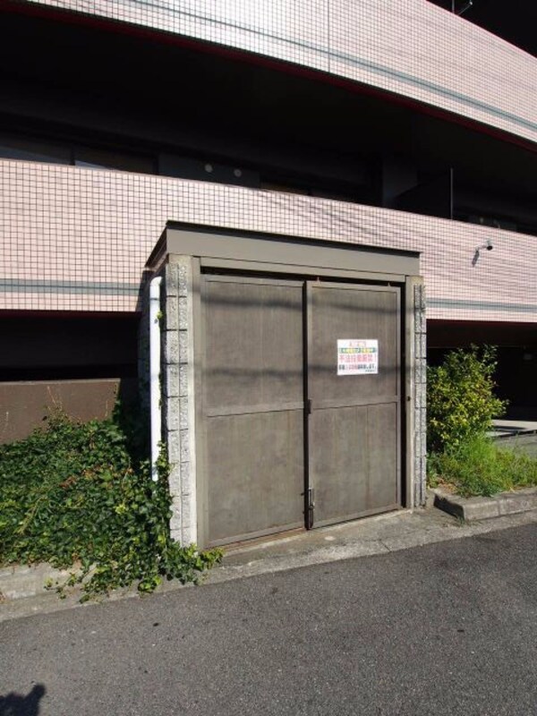 建物設備(敷地内ゴミ捨場)