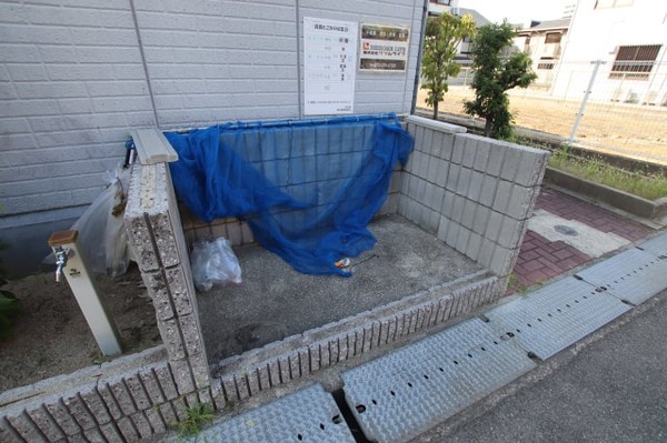 建物設備(敷地内ゴミ置き場)