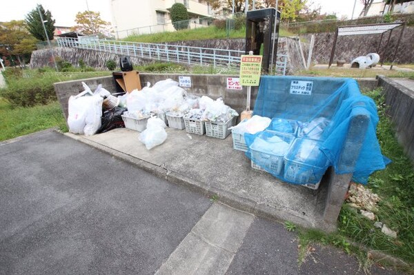 建物設備(敷地内ゴミ置き場)