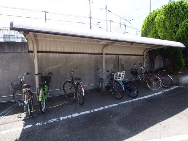 物件内観写真4　(駐輪場)