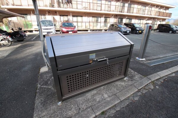 建物設備(敷地内ゴミ置き場)