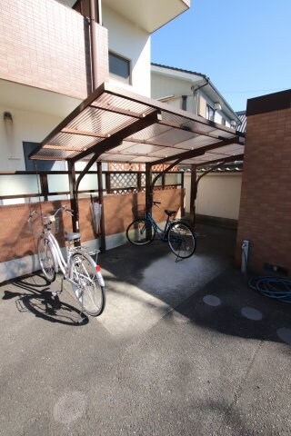 物件内観写真4　(駐輪場)