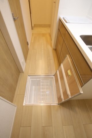 物件内観写真14　(床下収納)