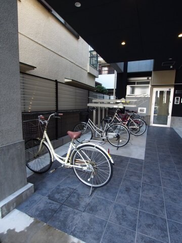 物件内観写真3　(駐輪場)