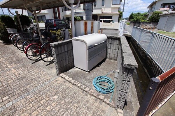 建物設備(敷地内ゴミ捨場)