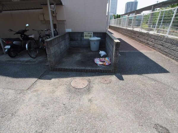 建物設備(敷地内ゴミ置き場)
