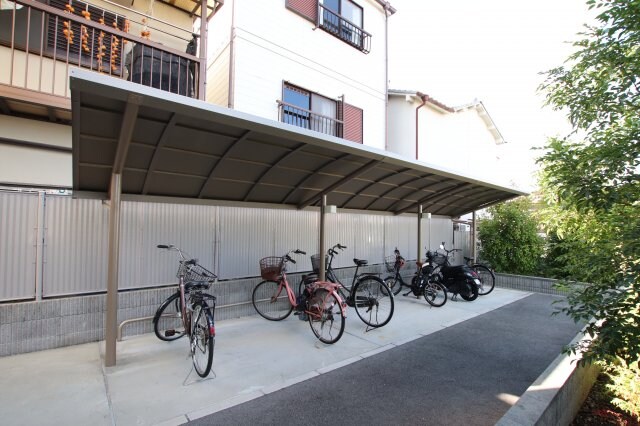 物件内観写真4　(駐輪場)