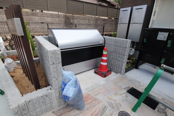 建物設備(敷地内ゴミ捨場)