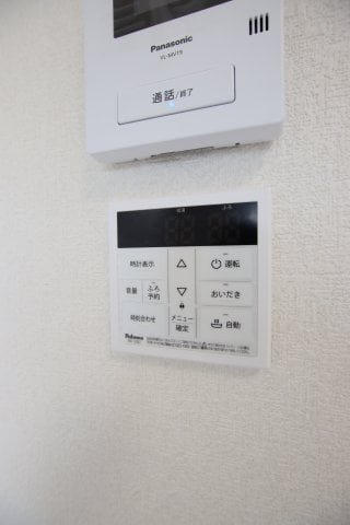 物件内観写真21　(給湯器リモコン)