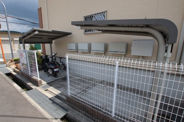 物件内観写真4　(駐輪場)