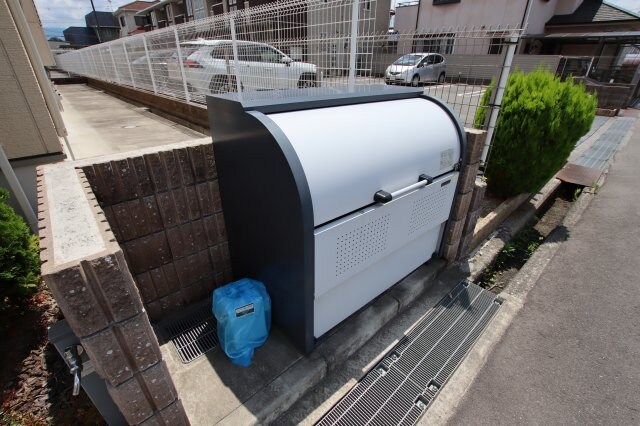 物件内観写真5　(敷地内ゴミ置き場)