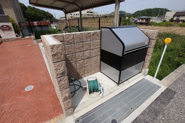 建物設備(敷地内ゴミ捨場)