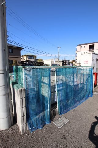 物件内観写真5　(敷地内ゴミ捨場)