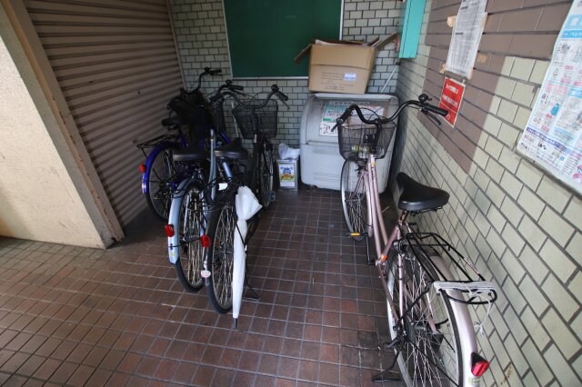 物件内観写真4　(敷地内ごみ置き場)