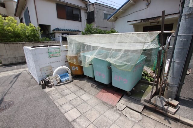 物件内観写真6　(敷地内ゴミ置き場)