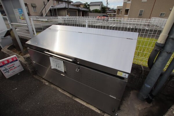 建物設備(敷地内ゴミ捨場)