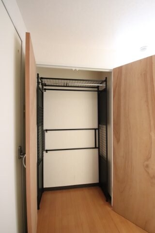 物件内観写真9　(玄関収納)